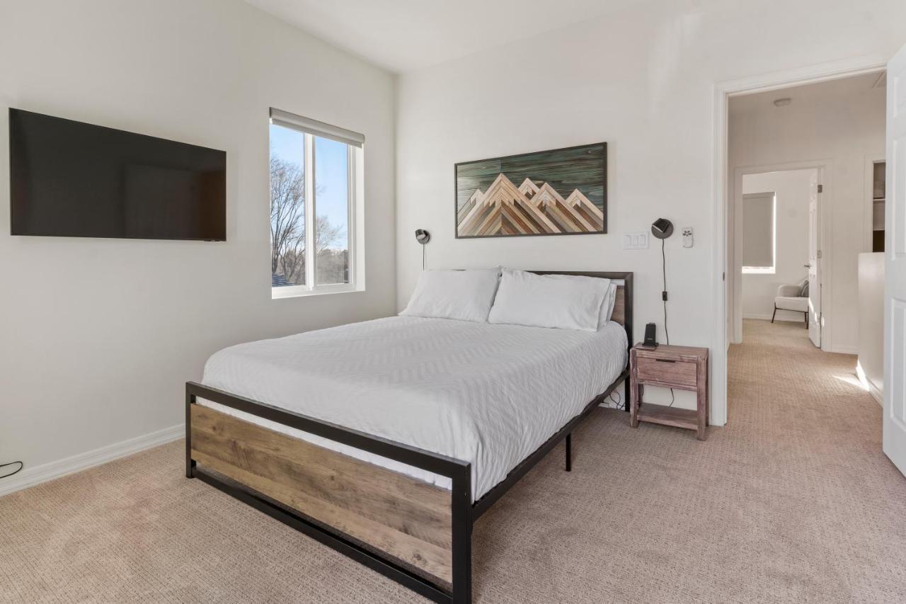 Flg Retreat - Modern With Mountain Views *